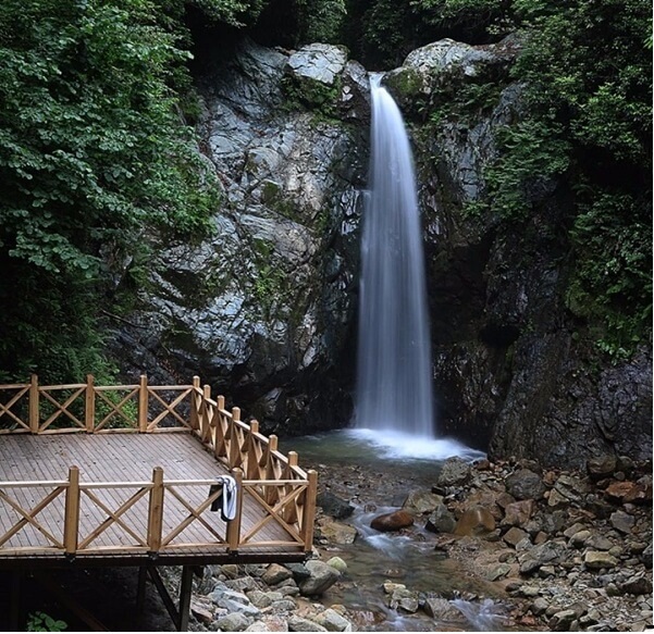 Hemşin Tabiat Parkı-Akyamaç (Tecina) Şelalesi
